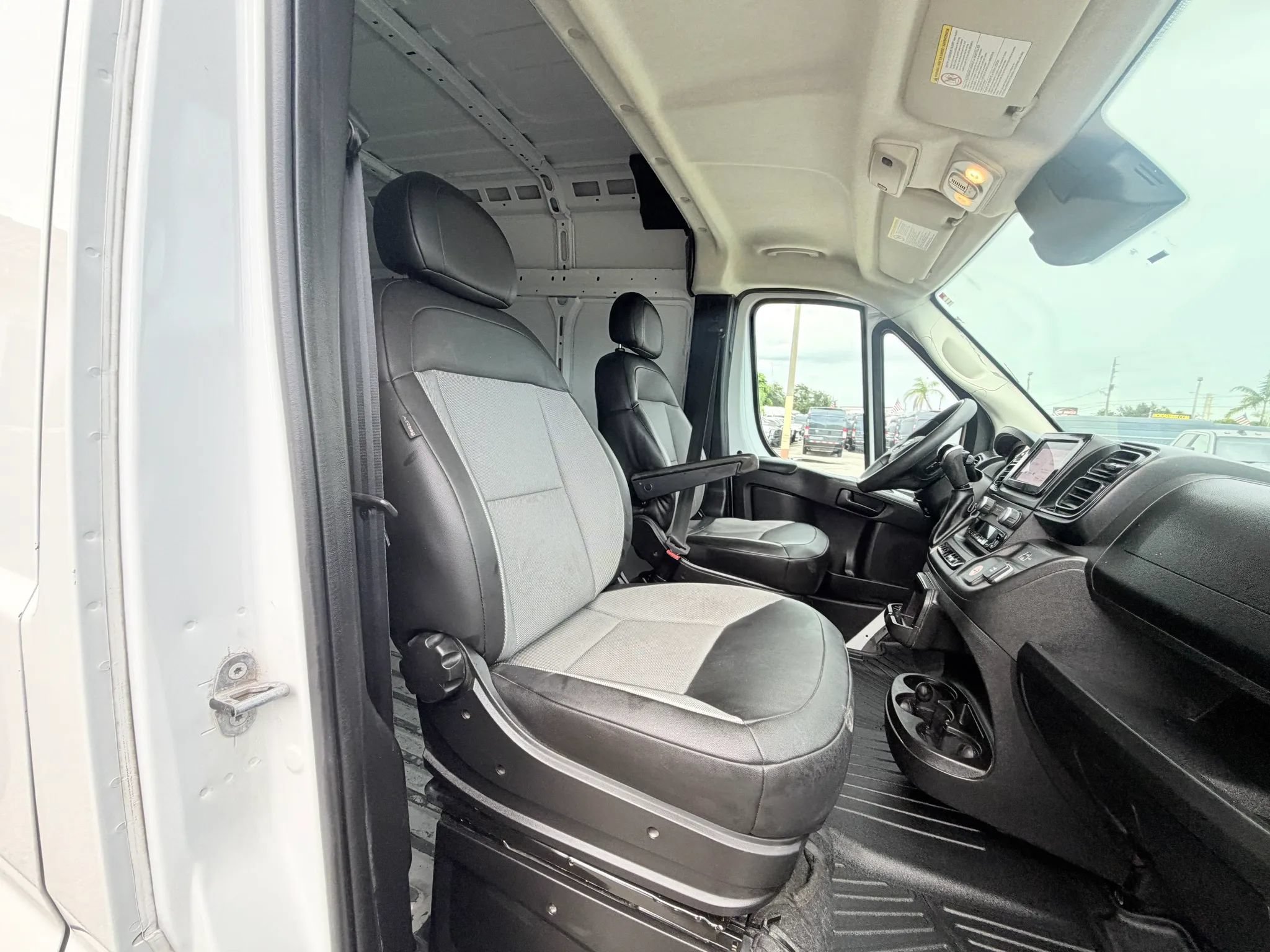 Used 2024 RAM ProMaster 2500 w/ Convenience Group FWD image 13