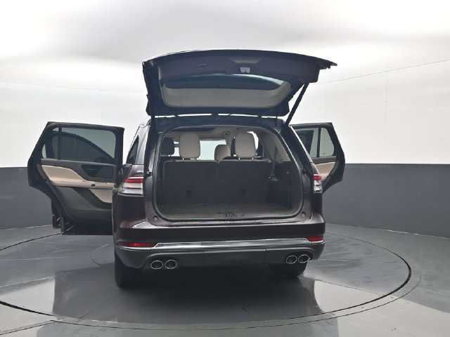 Used 2023 Lincoln Aviator AWD w/ Premium Package image 33