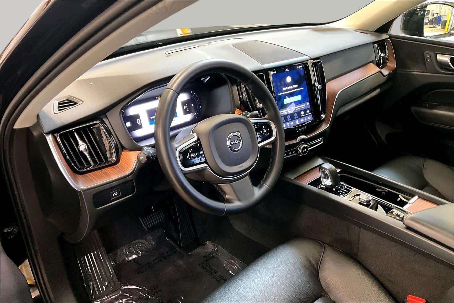 Certified 2024 Volvo XC60 B5 Plus w/ Protection Package Premier AWD/4WD image 17