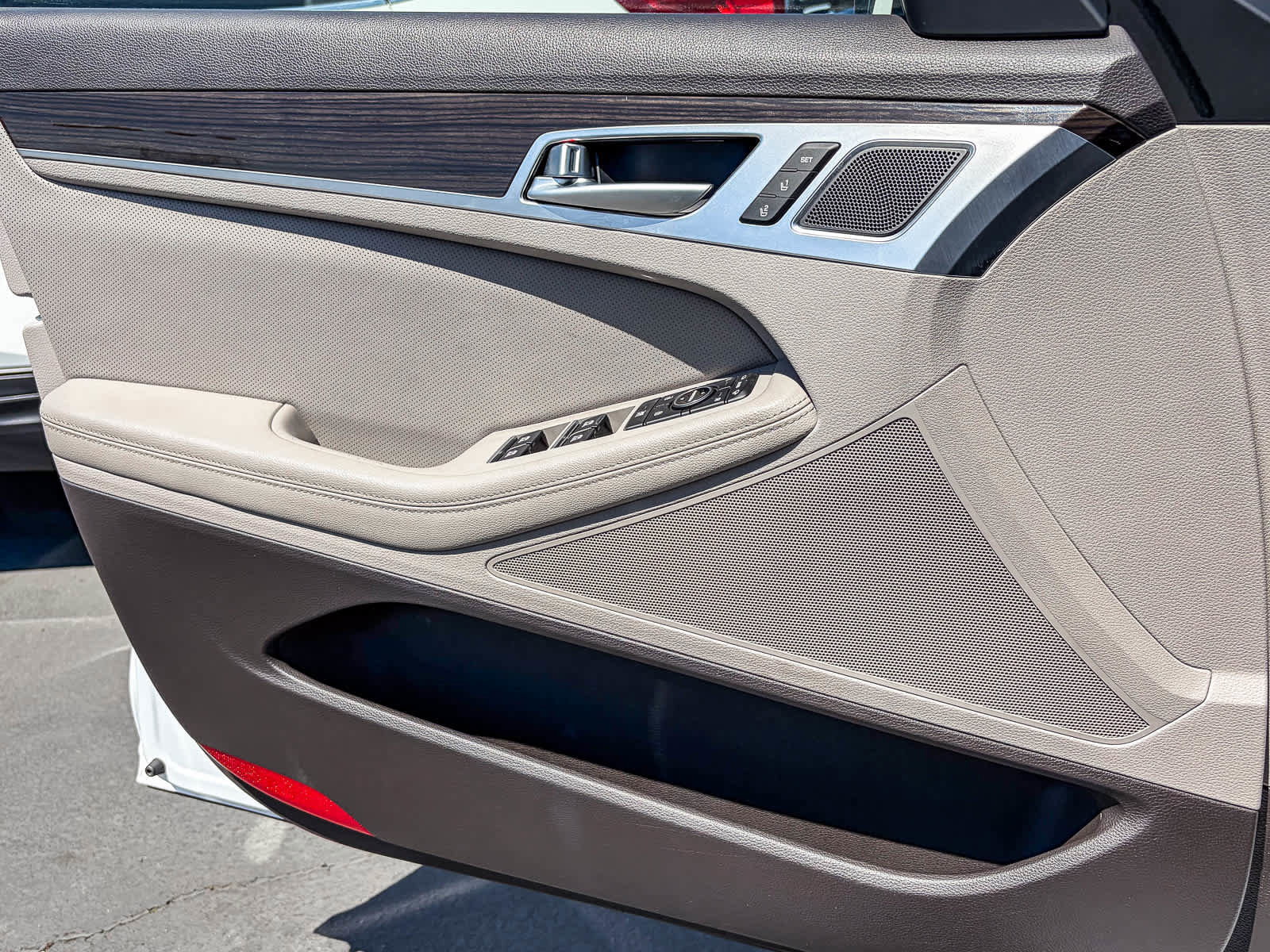Used 2018 Genesis G80 3.8 RWD image 19