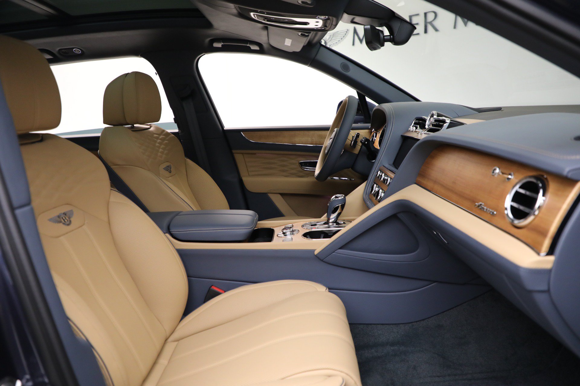Certified 2025 Bentley Bentayga Extended Wheelbase AWD/4WD image 31