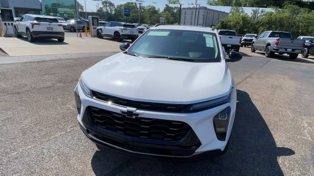 New 2026 Chevrolet Trax ACTIV w/ Sunroof Package FWD image 5