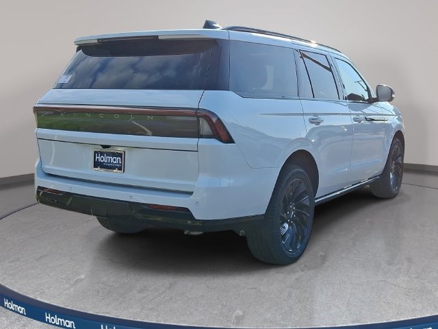 New 2027 Lincoln Navigator Reserve w/ Jet Appearance Package AWD/4WD image 4