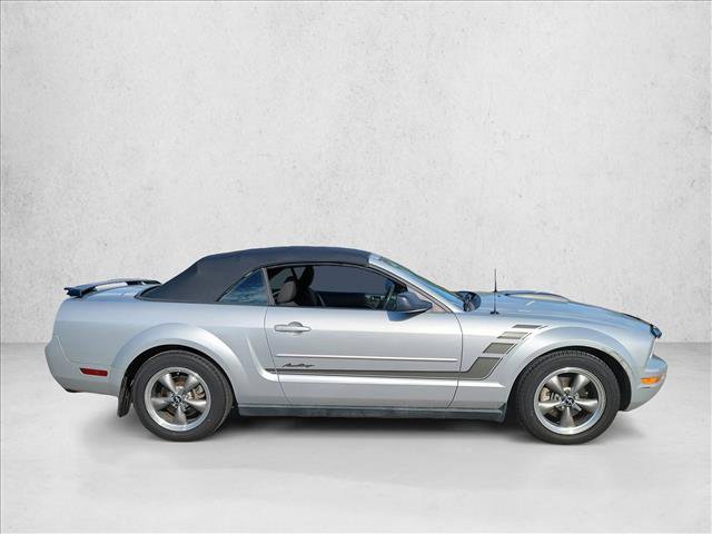 Used 2007 Ford Mustang Deluxe image 4