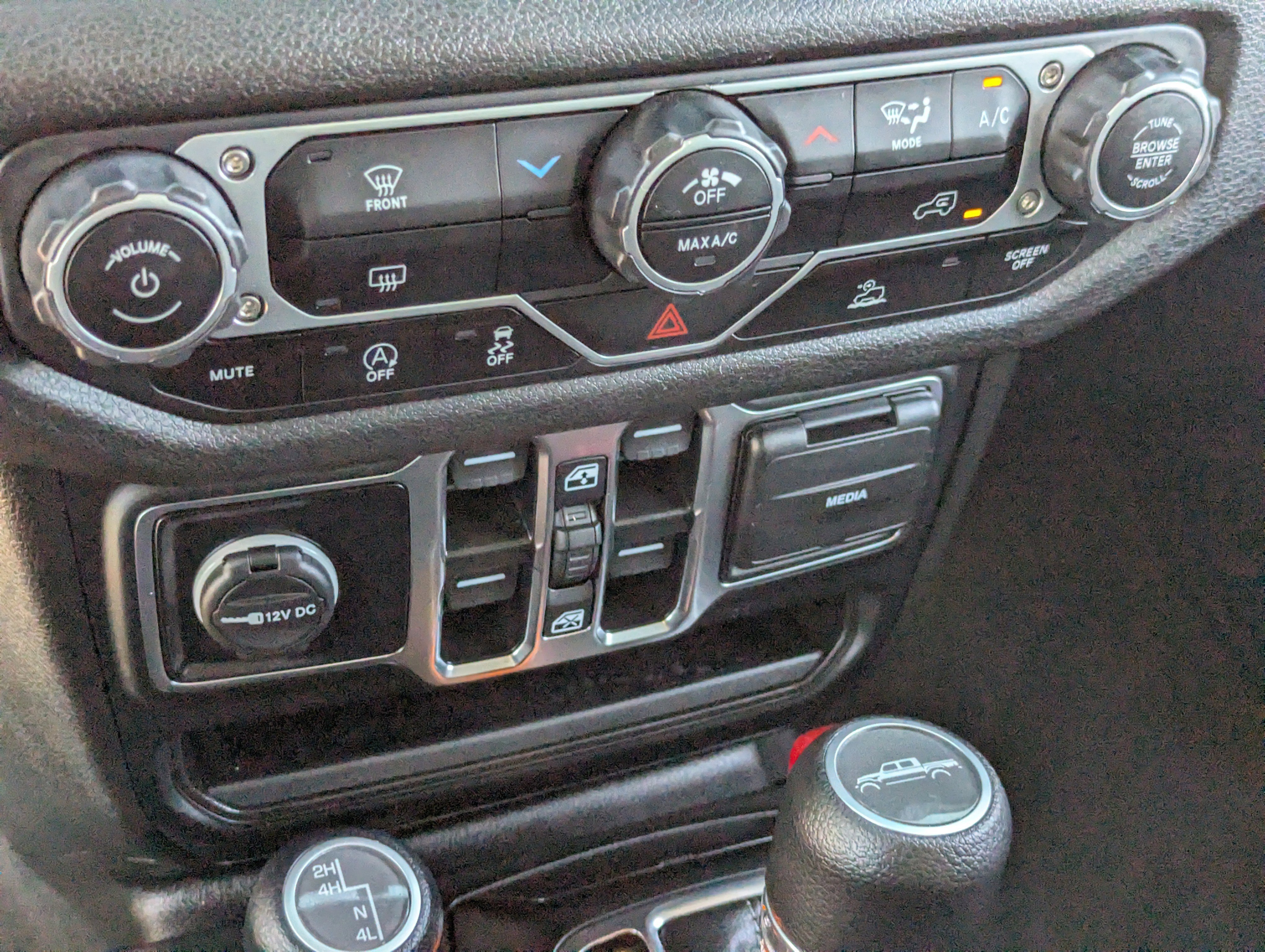 Used 2025 Jeep Gladiator Sport image 25