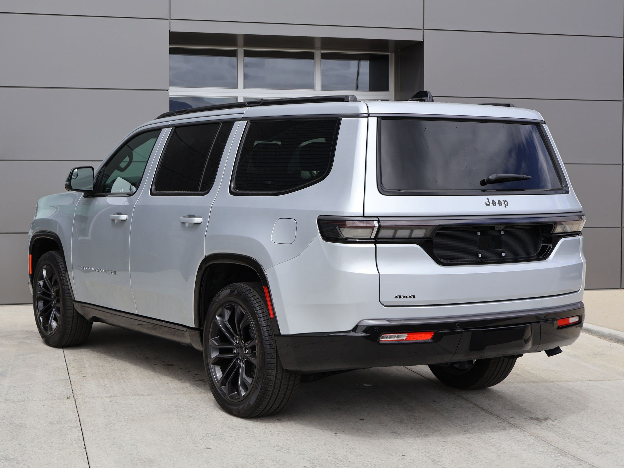 Used 2026 Jeep Grand Wagoneer Summit AWD/4WD image 8
