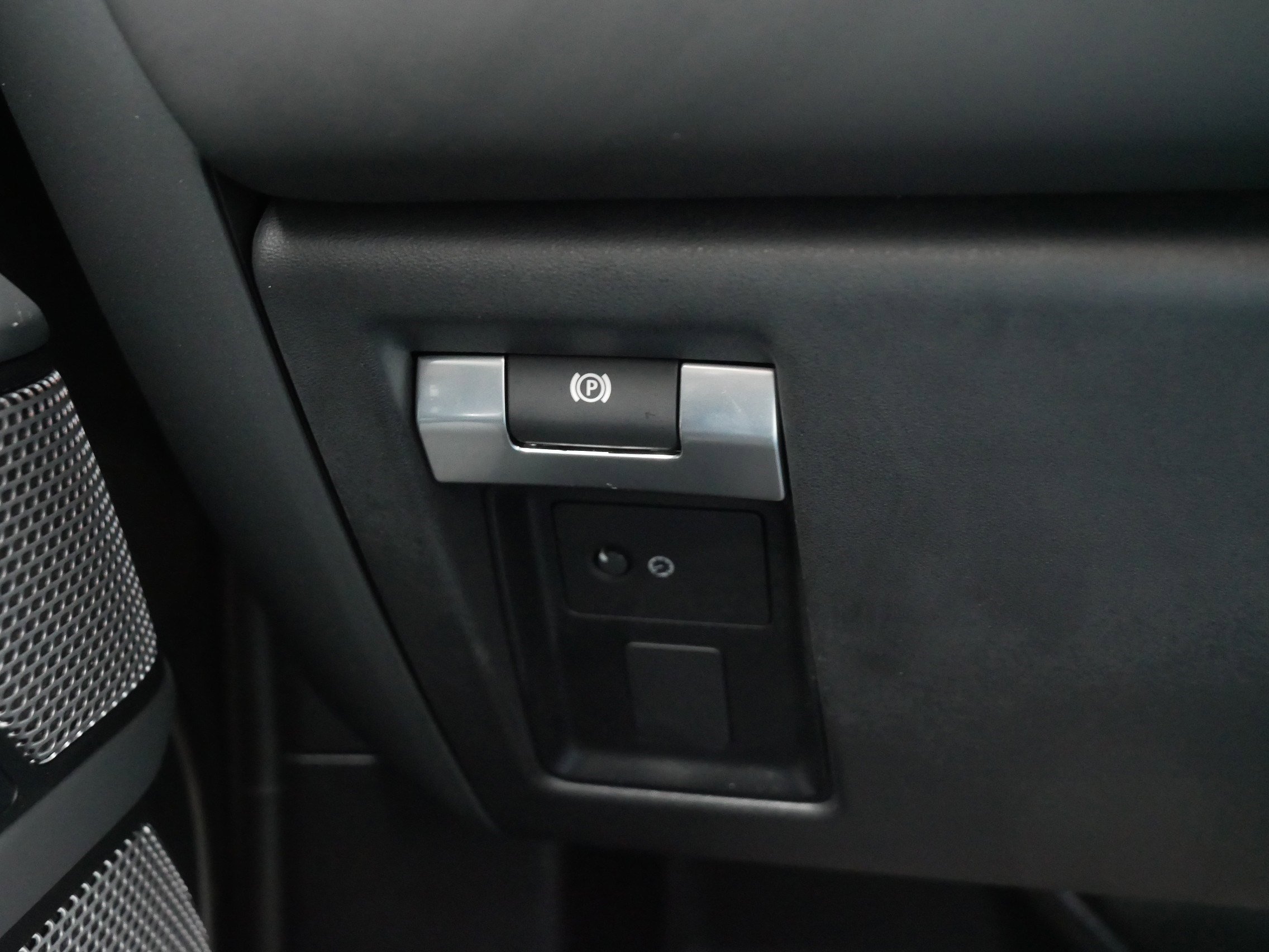 Used 2024 Land Rover Defender 130 X image 26