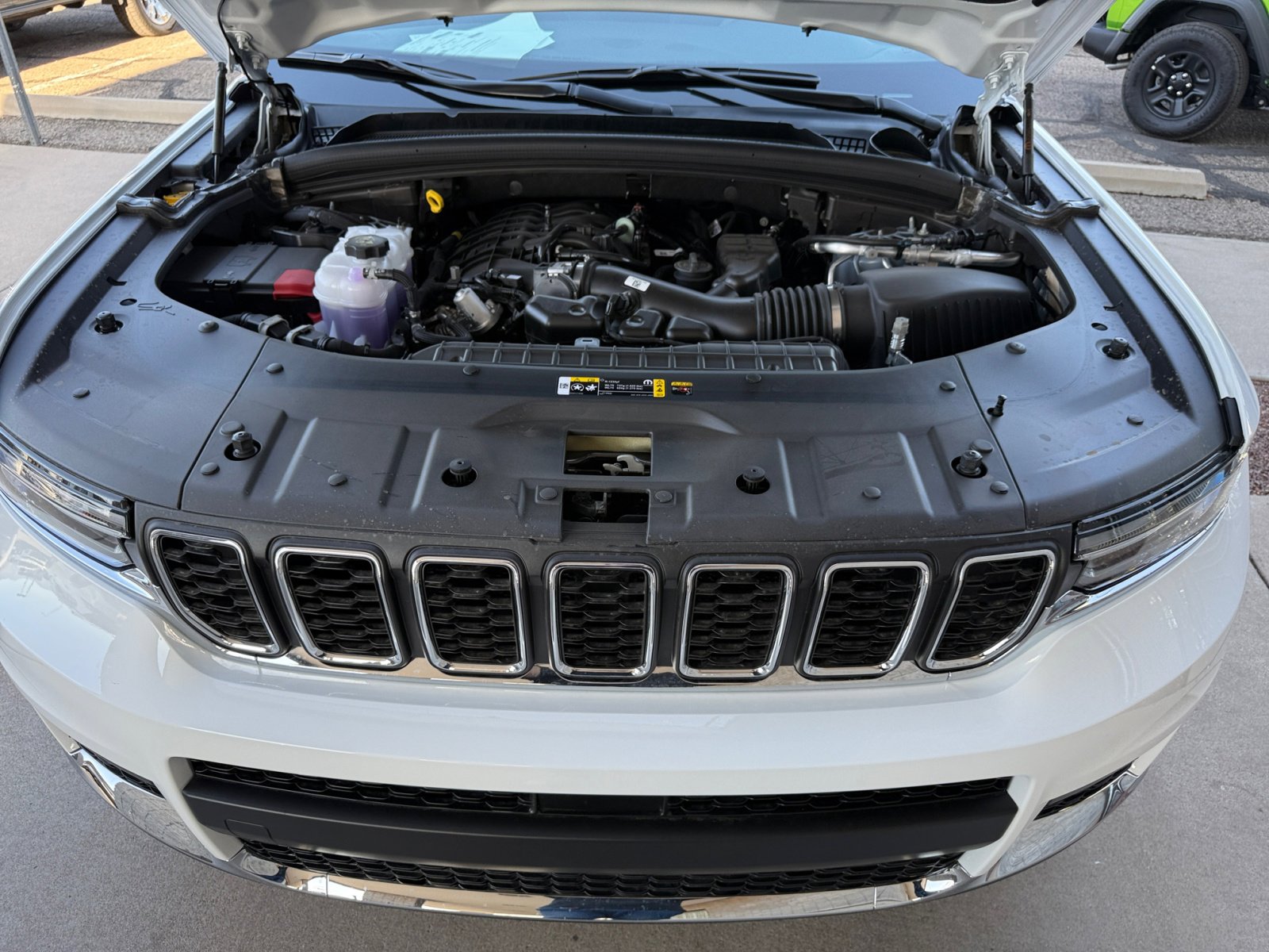 New 2025 Jeep Grand Cherokee L Laredo w/ Luxury Tech Group I image 32