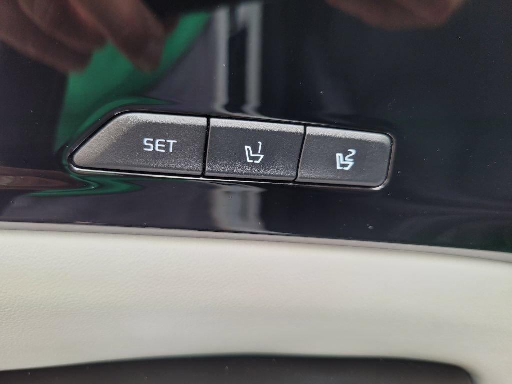 Used 2023 Kia Carnival SX Prestige FWD image 20