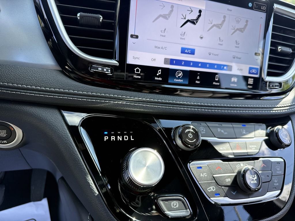 New 2026 Chrysler Pacifica Limited w/ Trailer Tow Group image 21