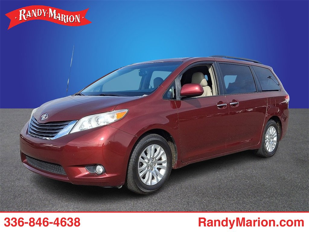 Used 2014 Toyota Sienna XLE image 1