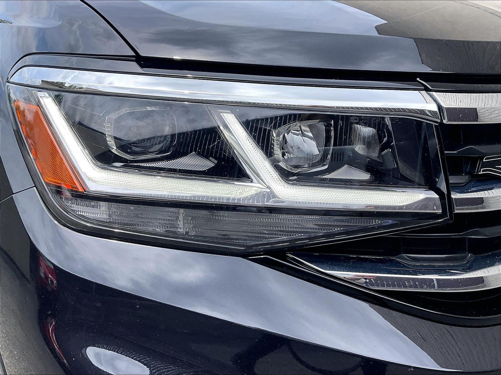 Certified 2022 Volkswagen Atlas Cross Sport SEL R-Line AWD/4WD image 27