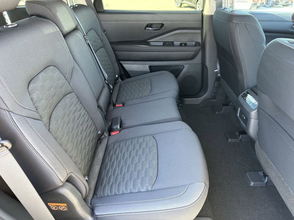 New 2025 Nissan Pathfinder SV image 11