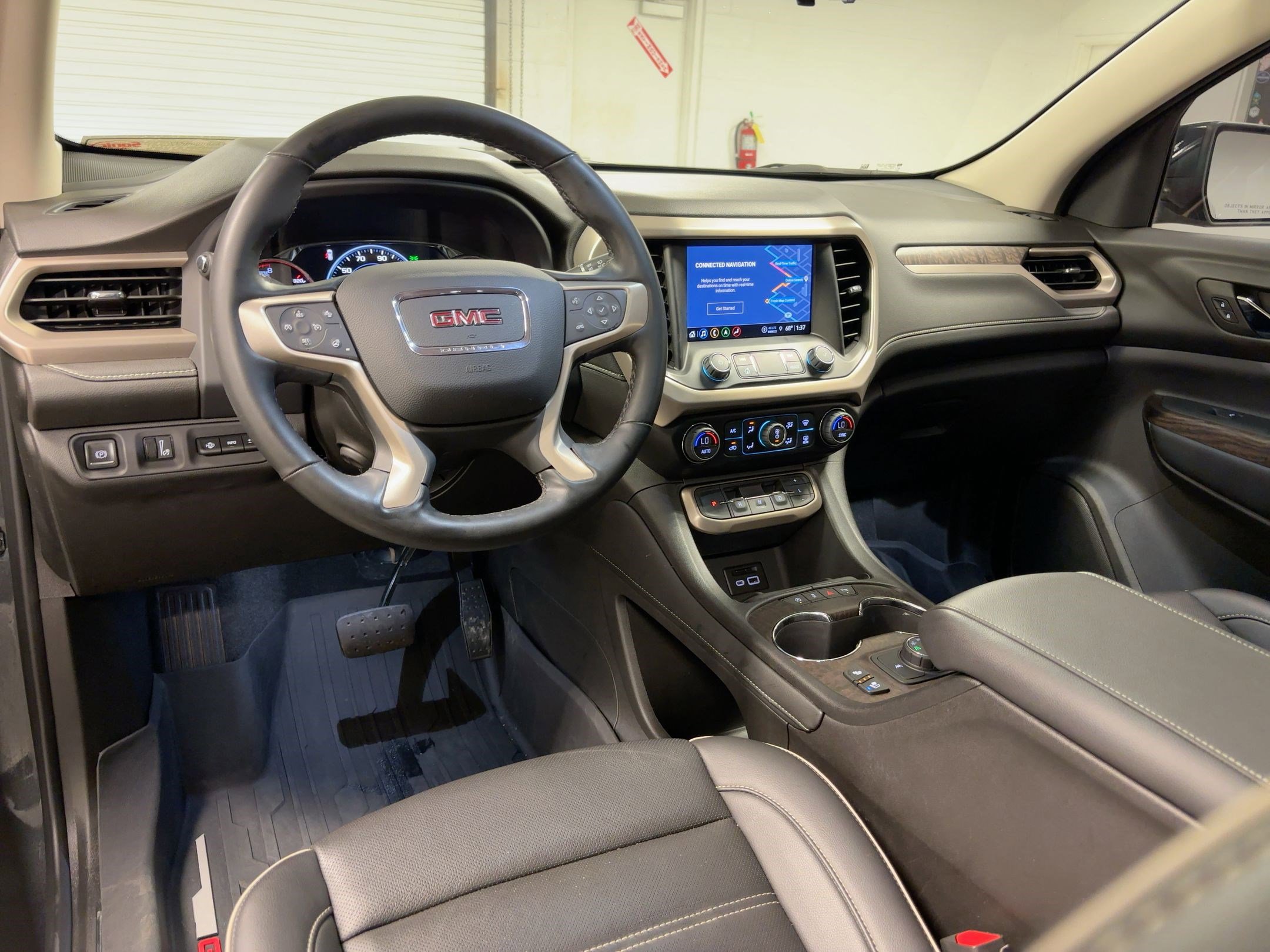 Used 2023 GMC Acadia Denali w/ Denali Ultimate Package image 28