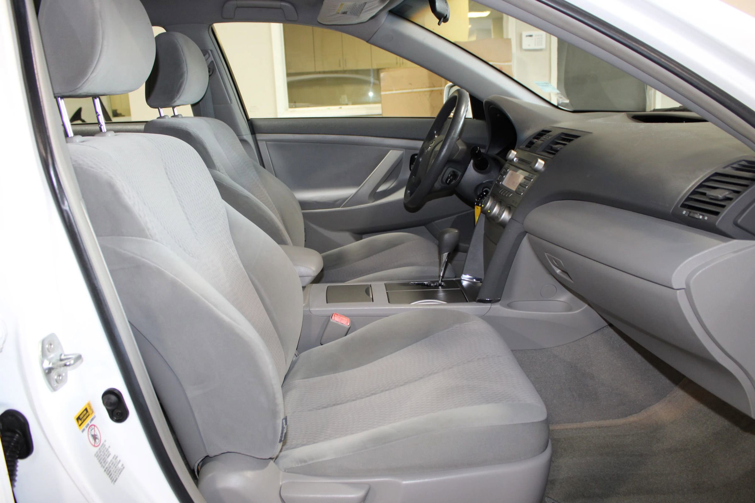 Used 2010 Toyota Camry LE image 21