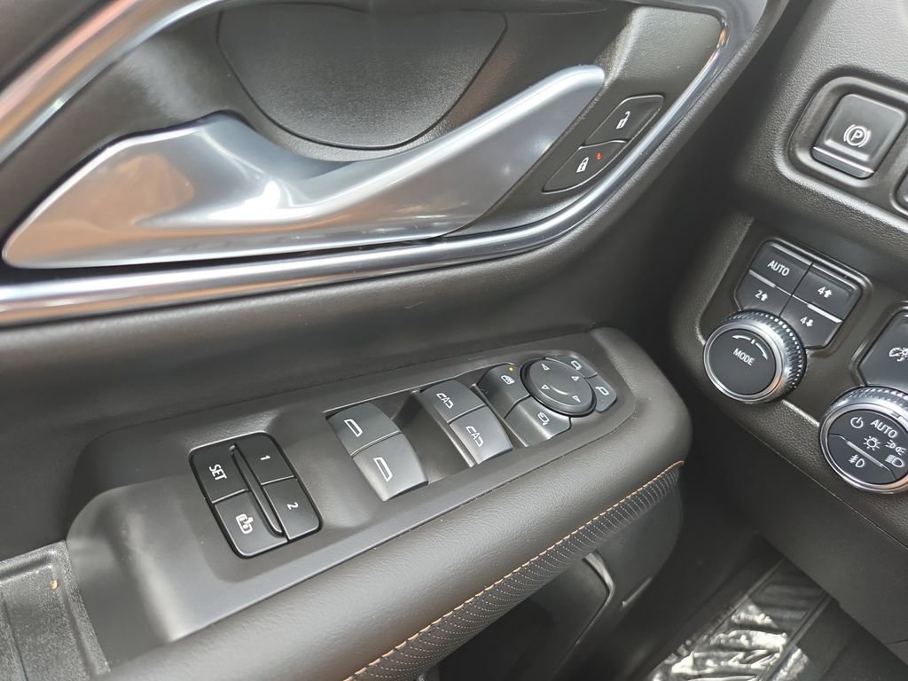 Used 2024 GMC Yukon AT4 w/ AT4 Premium Package image 25