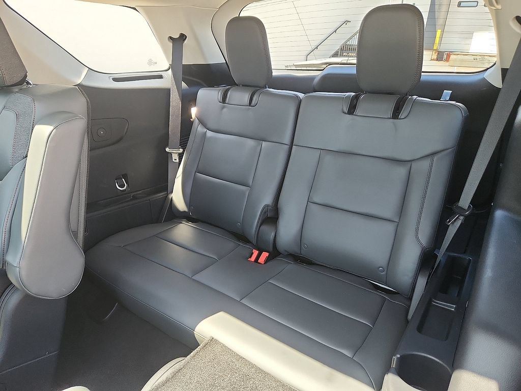 Used 2025 Ford Explorer Active w/ Active Comfort Package AWD/4WD image 7