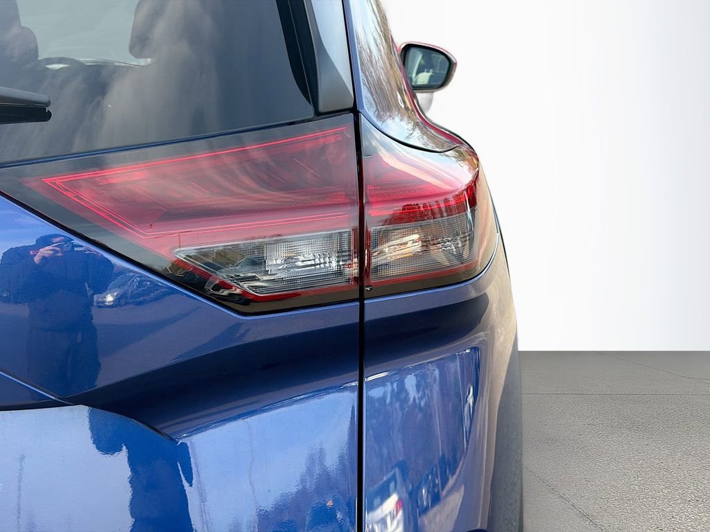 Used 2023 Nissan Rogue SV image 12