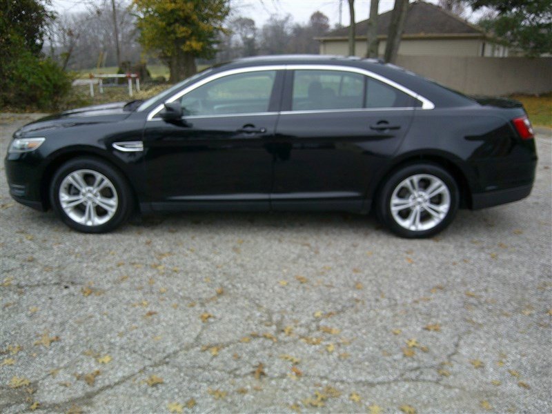 Used 2018 Ford Taurus SEL FWD image 2
