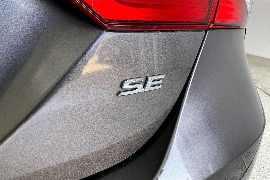 Used 2020 Toyota Camry SE FWD image 37