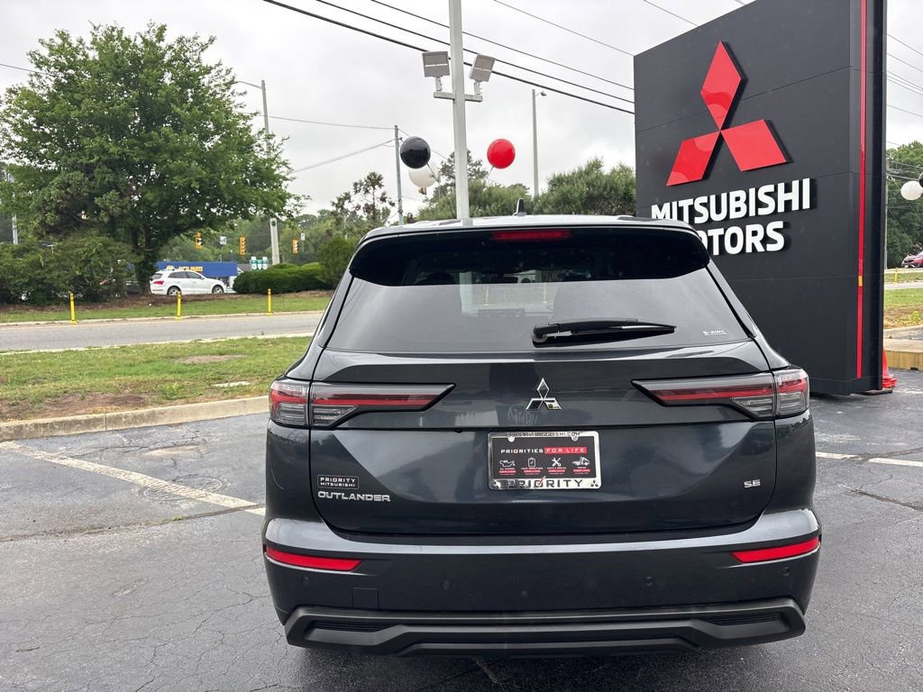Used 2025 Mitsubishi Outlander SE AWD/4WD image 4
