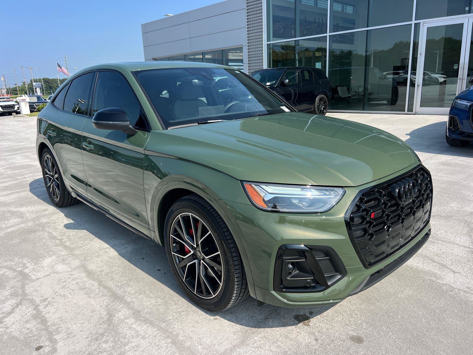 Used 2024 Audi SQ5 Premium Plus w/ S Sport Package AWD/4WD image 3