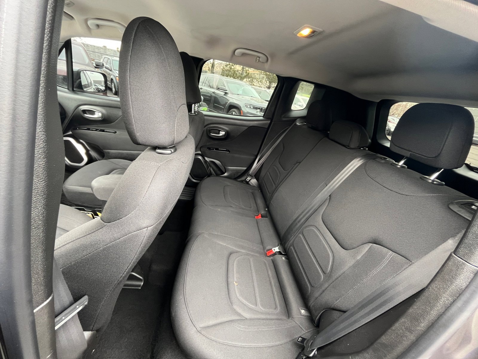 Used 2020 Jeep Renegade Latitude w/ Cold Weather Group image 17