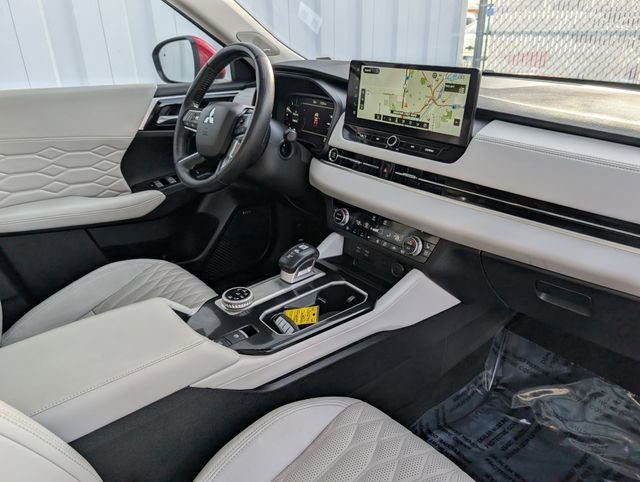 Used 2025 Mitsubishi Outlander SEL image 35