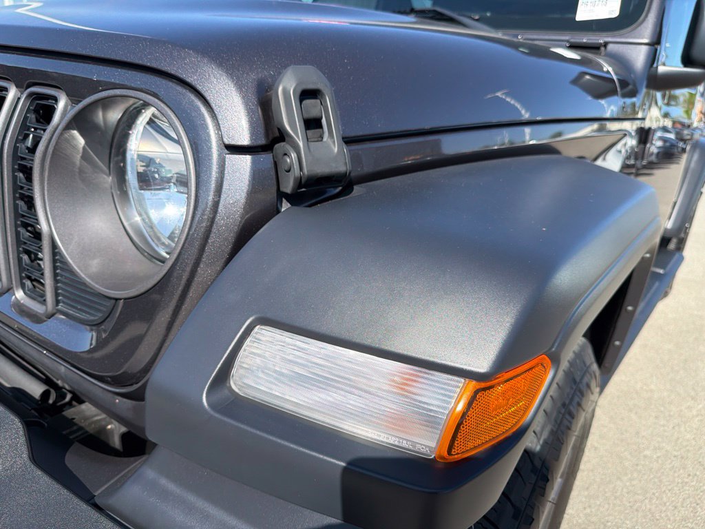 Used 2025 Jeep Wrangler Unlimited Sport AWD/4WD image 12