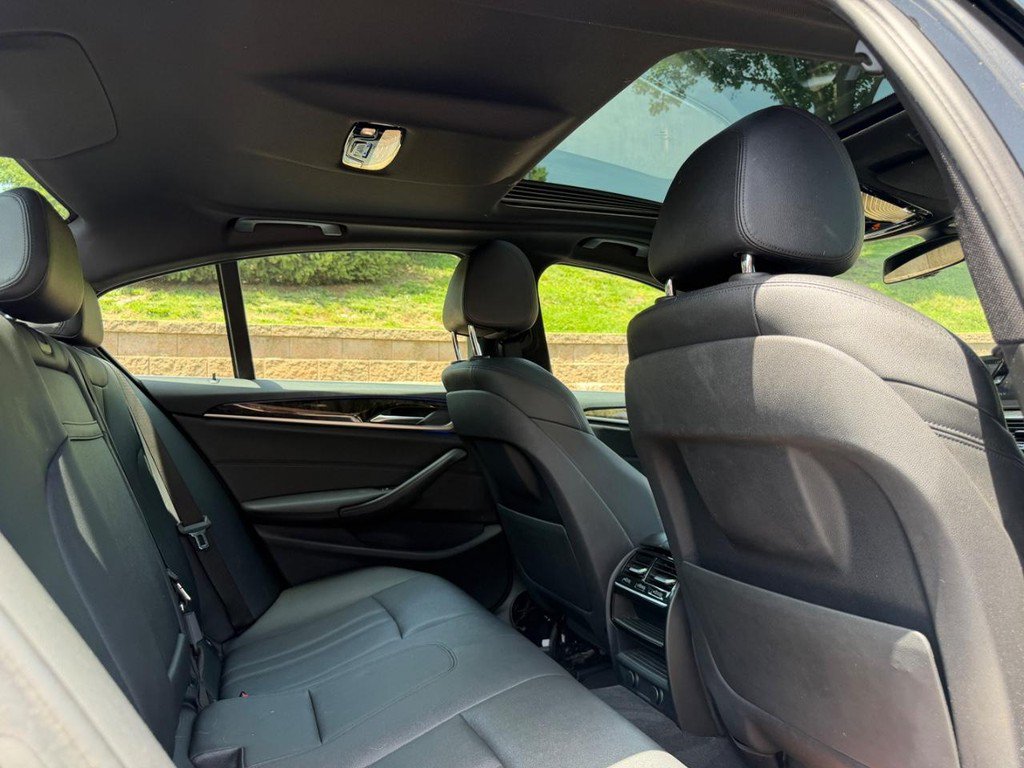 Used 2018 BMW 530e xDrive AWD/4WD image 10