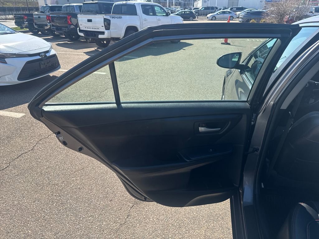 Used 2016 Toyota Camry SE image 35