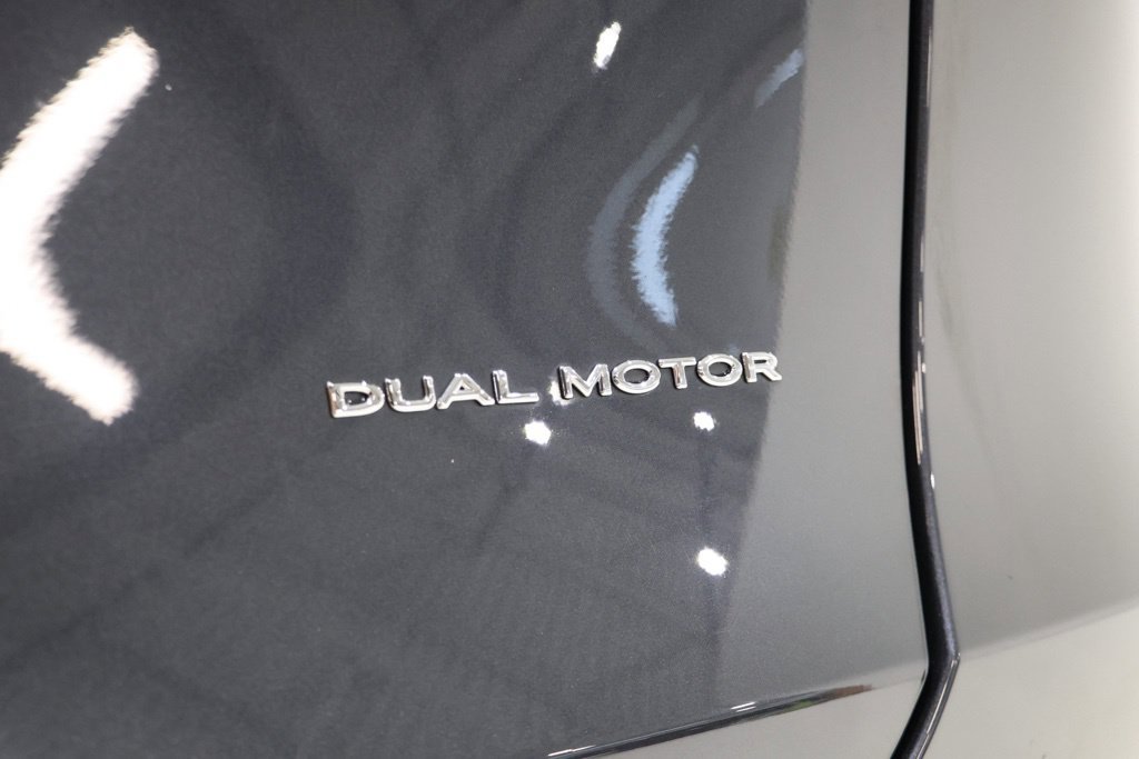 Used 2024 Tesla Model Y Long Range AWD/4WD image 11