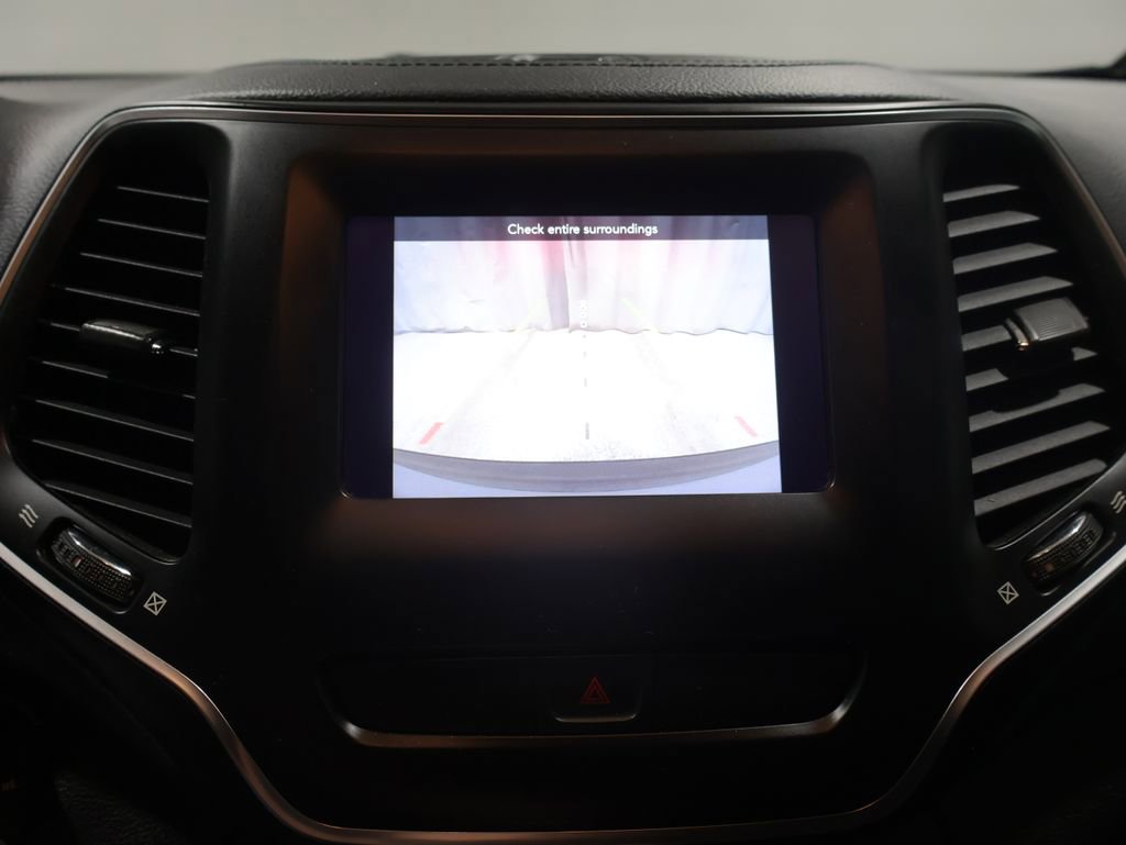 Used 2019 Jeep Cherokee Latitude w/ Popular Appearance Group image 27