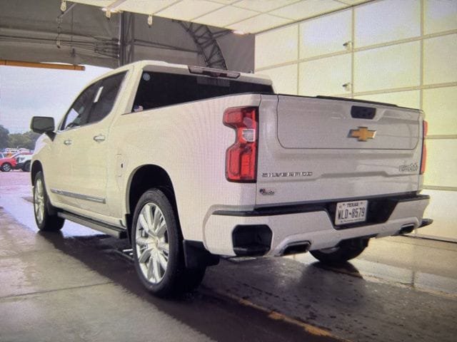 Used 2025 Chevrolet Silverado 1500 High Country AWD/4WD image 6