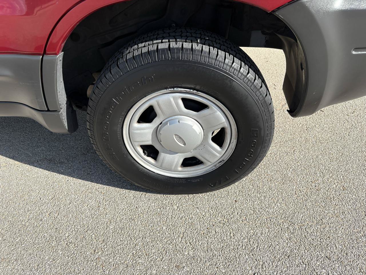 Used 2004 Ford Escape XLS FWD image 8