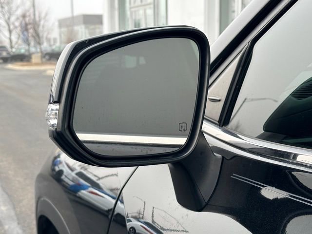 Used 2021 Toyota Highlander L image 11