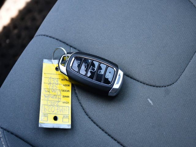 Used 2021 Hyundai Elantra SEL w/ Cargo Package FWD image 18