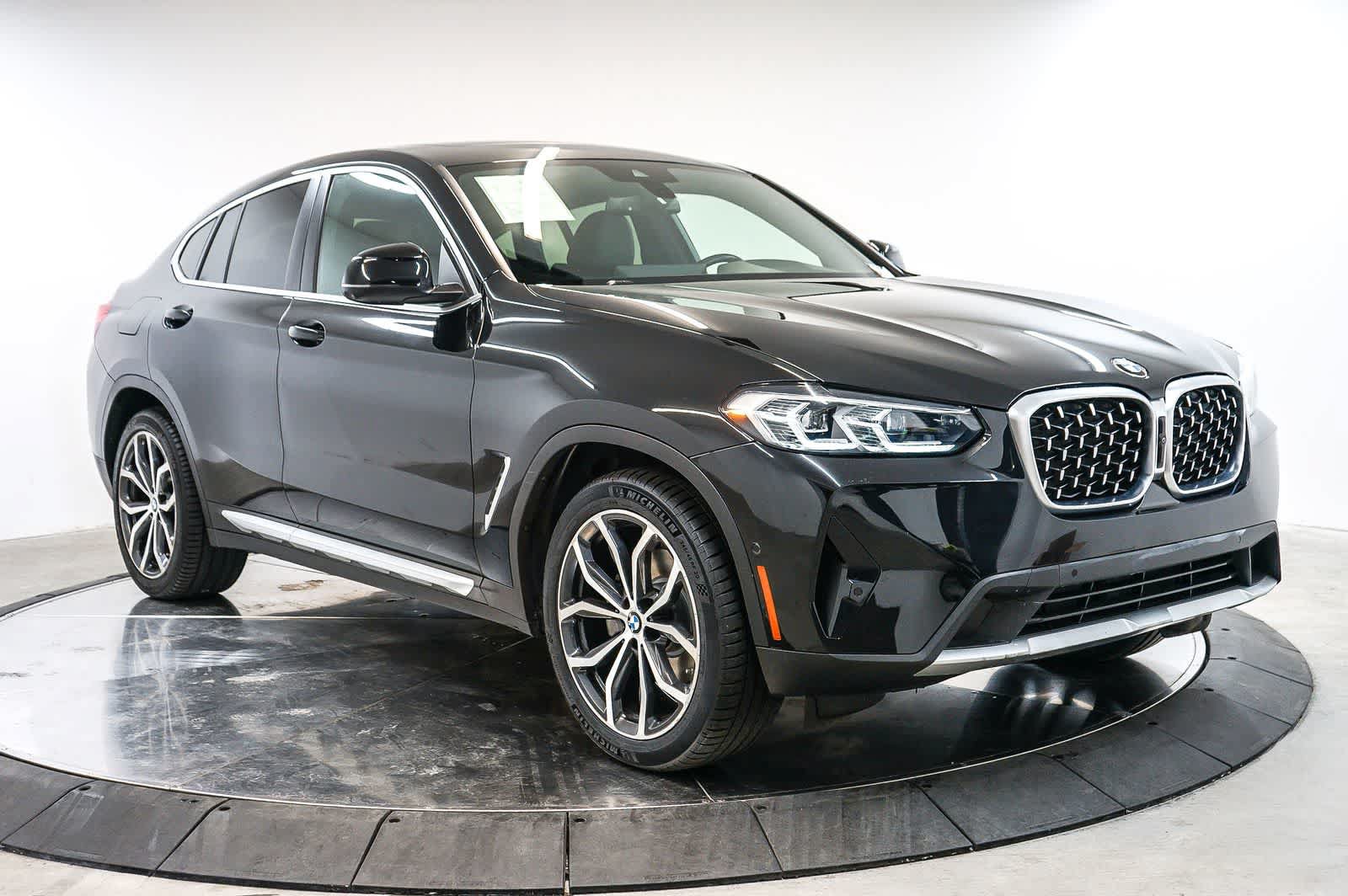 Used 2022 BMW X4 xDrive30i w/ Parking Assistance Package AWD/4WD image 7