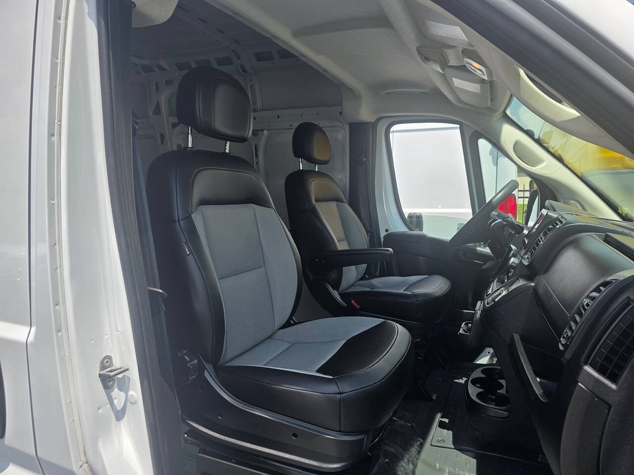 Used 2025 RAM ProMaster 2500 w/ Convenience Group FWD image 9