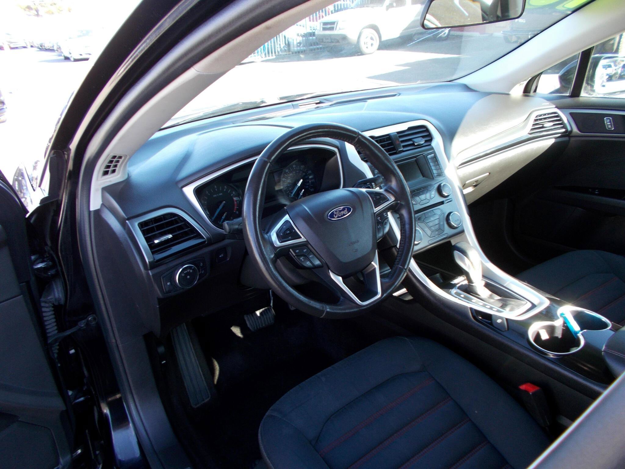 Used 2016 Ford Fusion SE w/ Equipment Group 201A AWD/4WD image 17