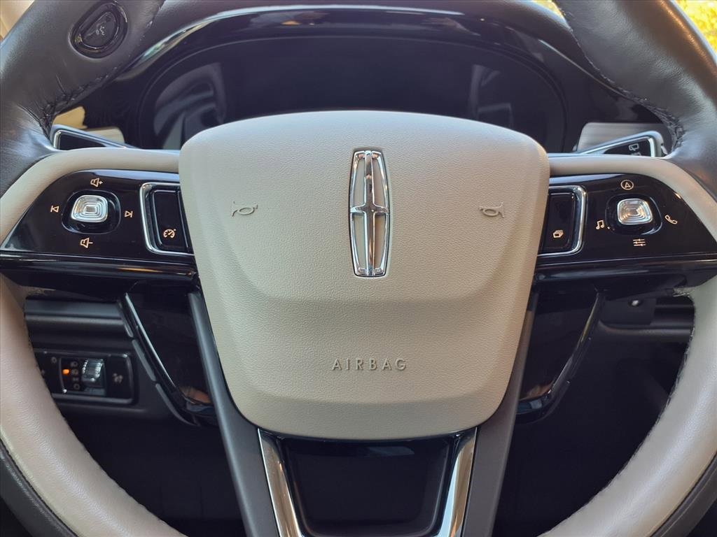 Used 2022 Lincoln Corsair AWD w/ Premium Package image 16