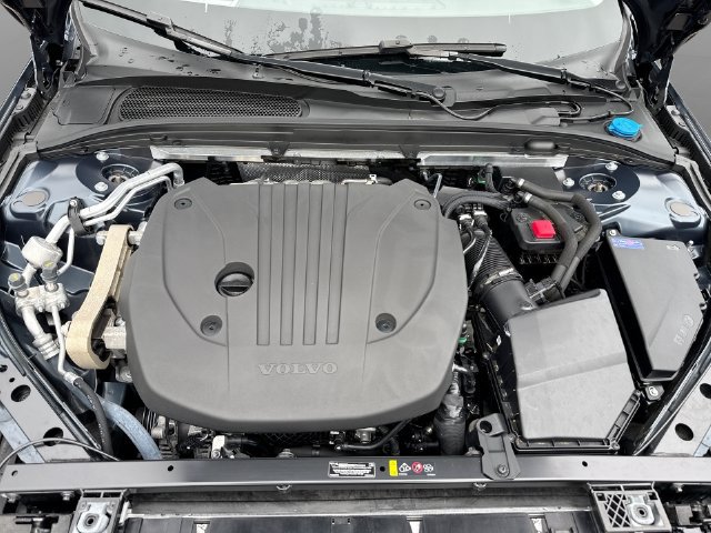 Certified 2025 Volvo S60 B5 Plus AWD/4WD image 21