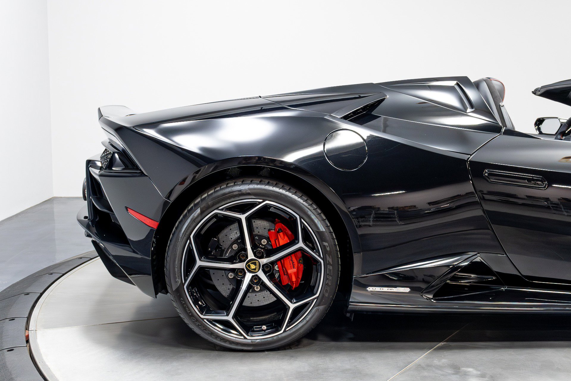 Used 2020 Lamborghini Huracan EVO image 19