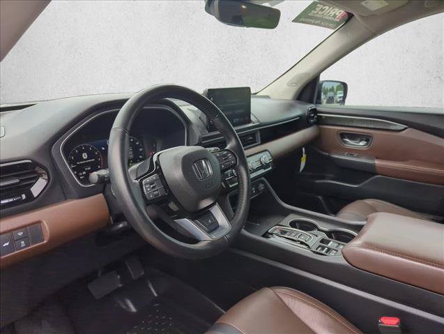 Used 2025 Honda Pilot Elite image 11