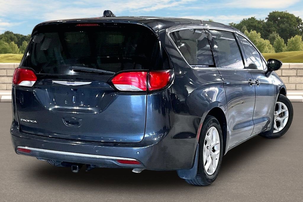 Used 2020 Chrysler Pacifica Touring w/ Tire & Wheel Group image 9