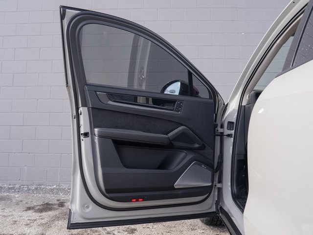 Certified 2024 Porsche Cayenne Turbo GT image 15