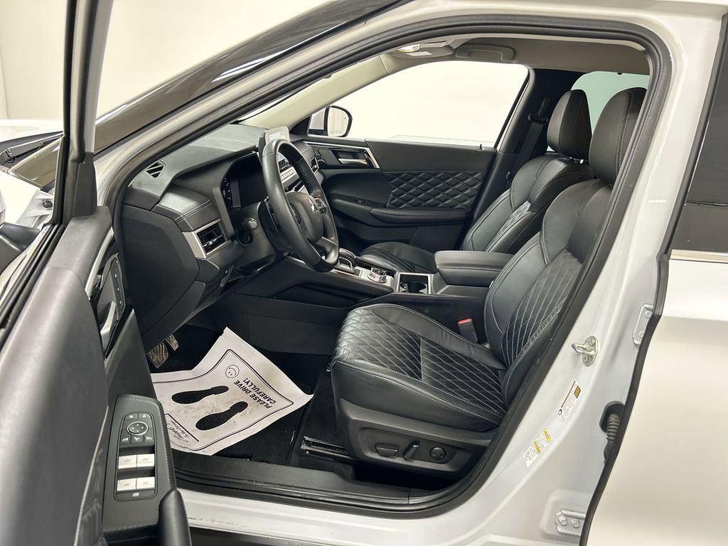 Used 2023 Mitsubishi Outlander SEL image 9