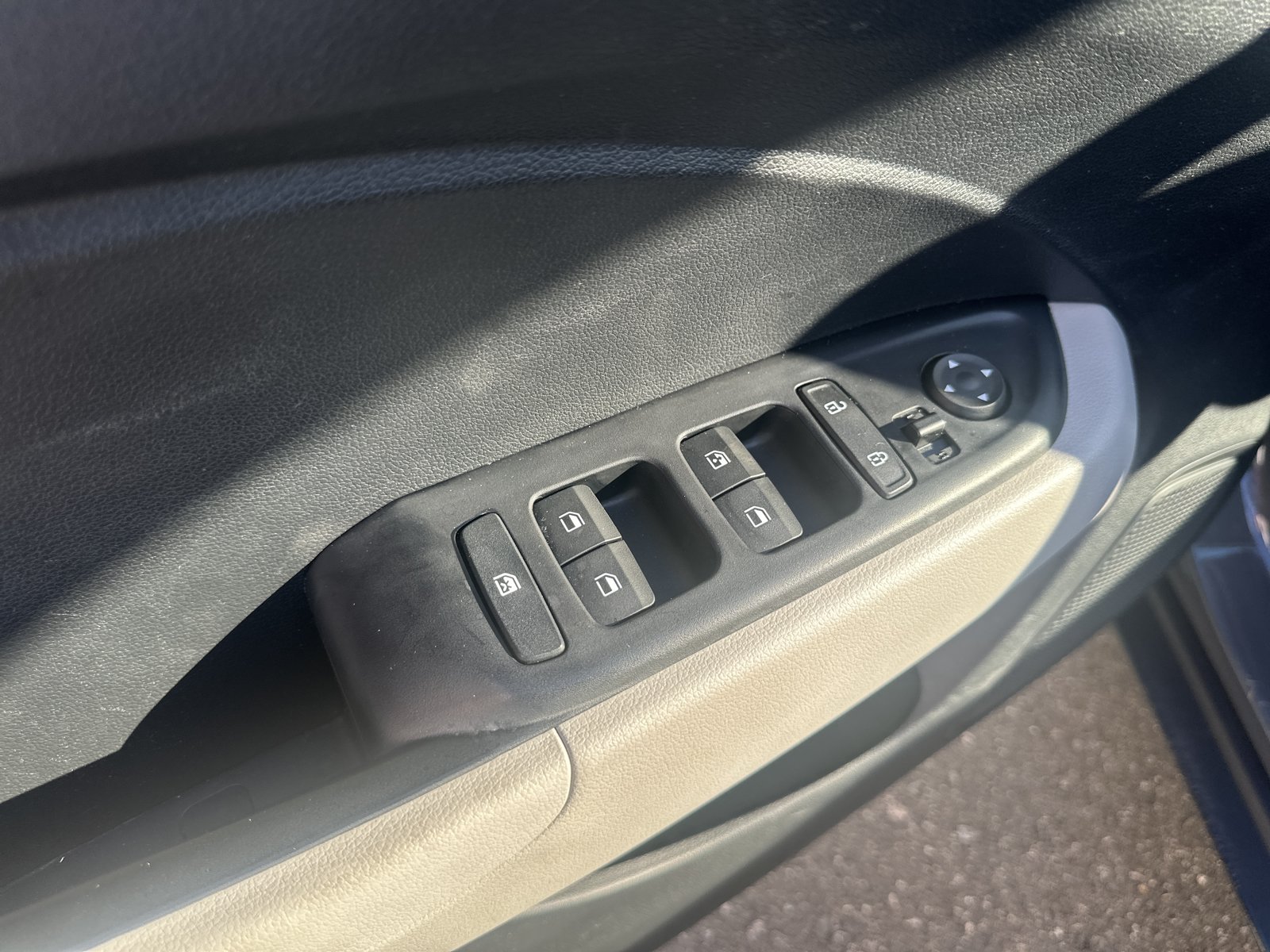 Used 2025 Hyundai Venue SEL FWD image 9