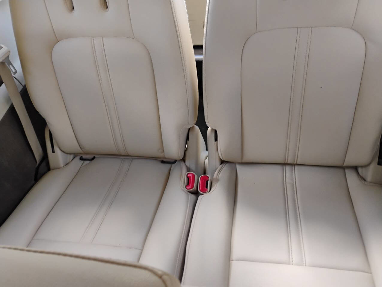 Used 2014 Lincoln MKT FWD image 12