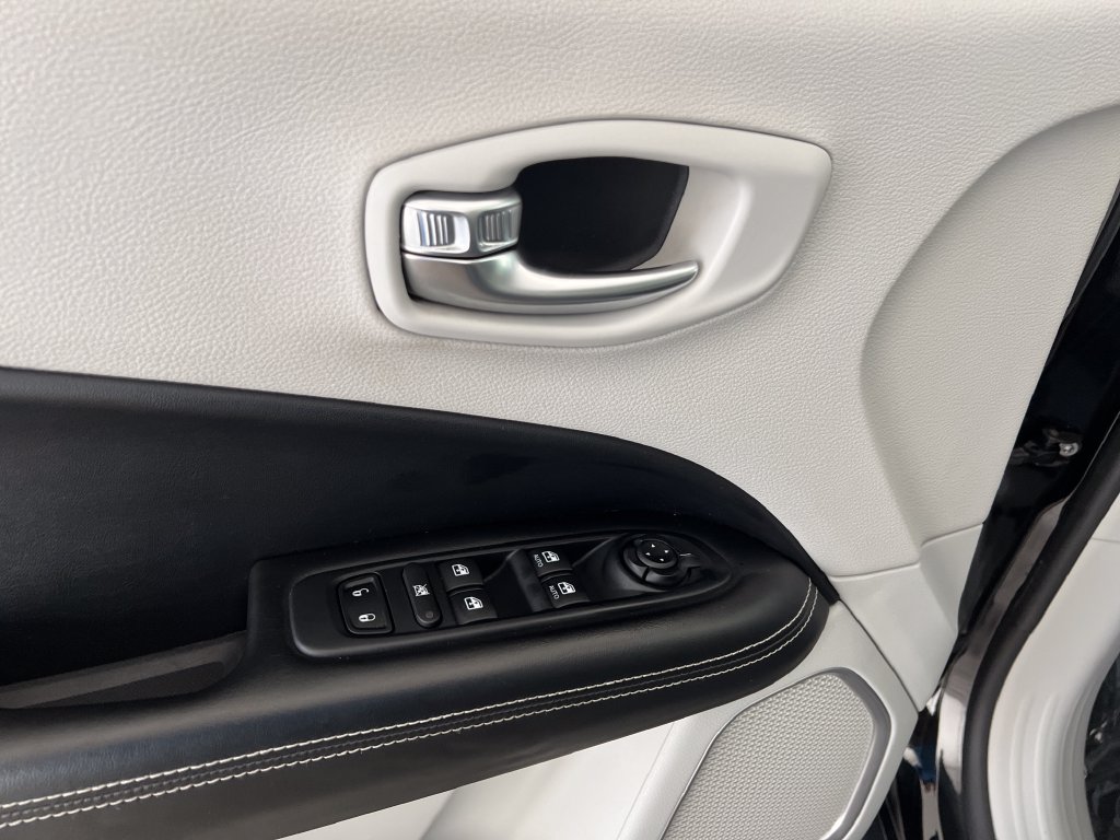Used 2018 Jeep Compass Latitude w/ Popular Equipment Group AWD/4WD image 14